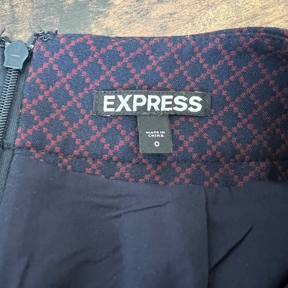 Express Pencil Skirt - Picture 4 of 4